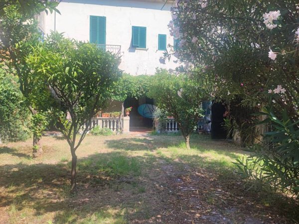 casa indipendente in vendita a Viareggio in zona Centro Storico