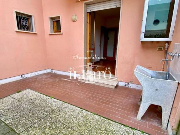 casa indipendente in vendita a Viareggio