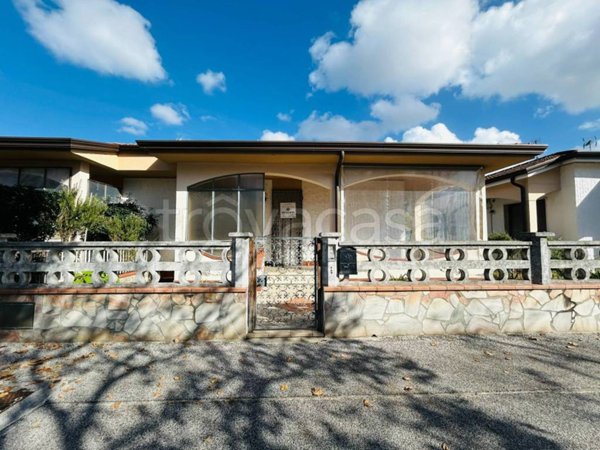 casa indipendente in vendita a Viareggio in zona Torre del Lago