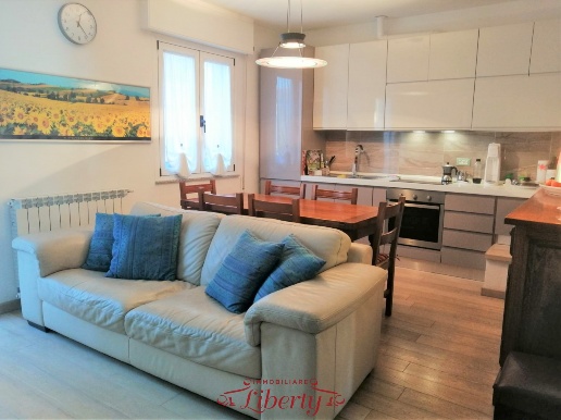 casa indipendente in vendita a Viareggio