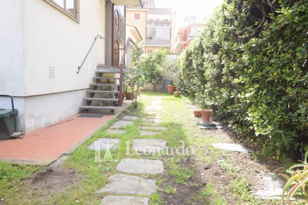 casa indipendente in vendita a Viareggio in zona Campo d'Aviazione