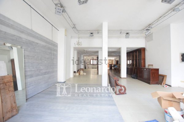 locale commerciale in vendita a Viareggio