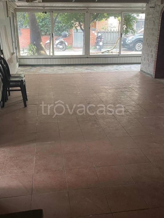 locale commerciale in vendita a Viareggio