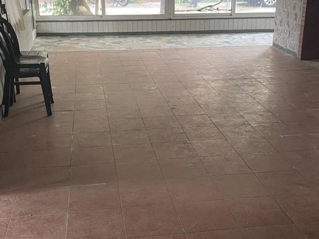 locale commerciale in vendita a Viareggio in zona Marco Polo