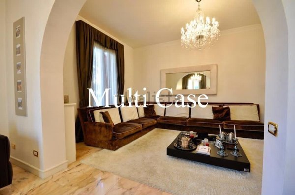 casa indipendente in vendita a Viareggio