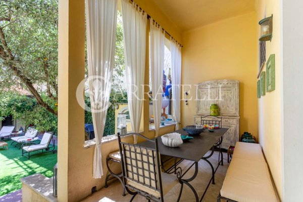 casa indipendente in vendita a Viareggio