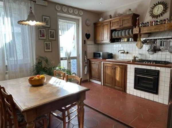 casa indipendente in vendita a Viareggio