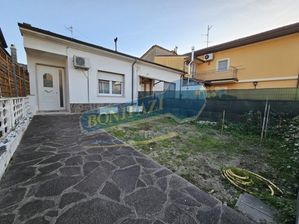 casa indipendente in vendita a Viareggio in zona Torre del Lago