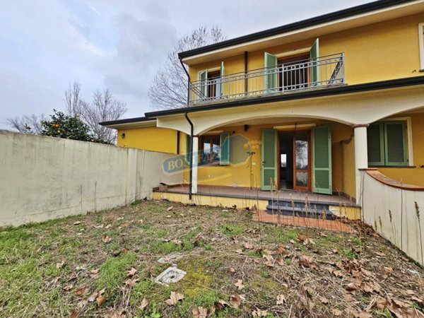 casa indipendente in vendita a Viareggio in zona Campo d'Aviazione