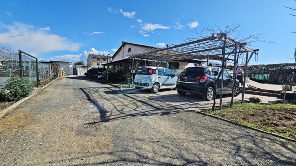 casa indipendente in vendita a Viareggio in zona Migliarina