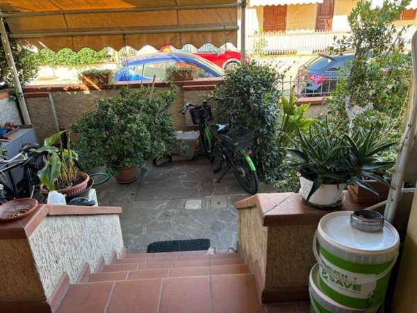 casa indipendente in vendita a Viareggio in zona Migliarina
