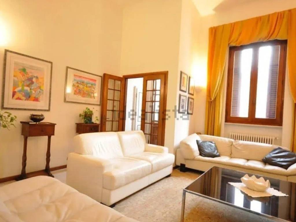 casa indipendente in vendita a Viareggio