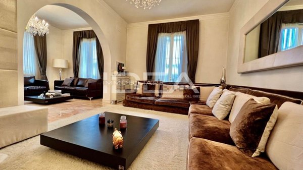 casa indipendente in vendita a Viareggio