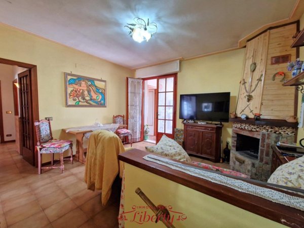casa indipendente in vendita a Viareggio