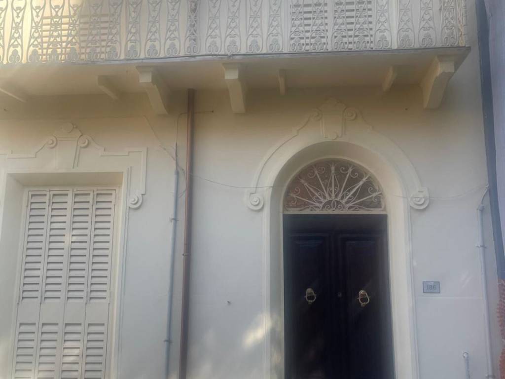 casa indipendente in vendita a Viareggio