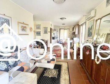 casa indipendente in vendita a Viareggio in zona Torre del Lago