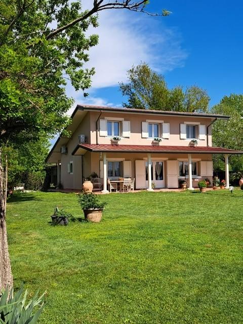 casa indipendente in vendita a Viareggio in zona Torre del Lago
