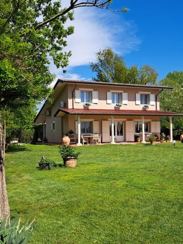 casa indipendente in vendita a Viareggio in zona Torre del Lago