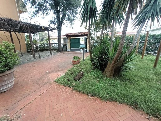 appartamento in vendita a Viareggio in zona Migliarina