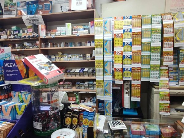 negozio in vendita a Viareggio in zona Don Bosco