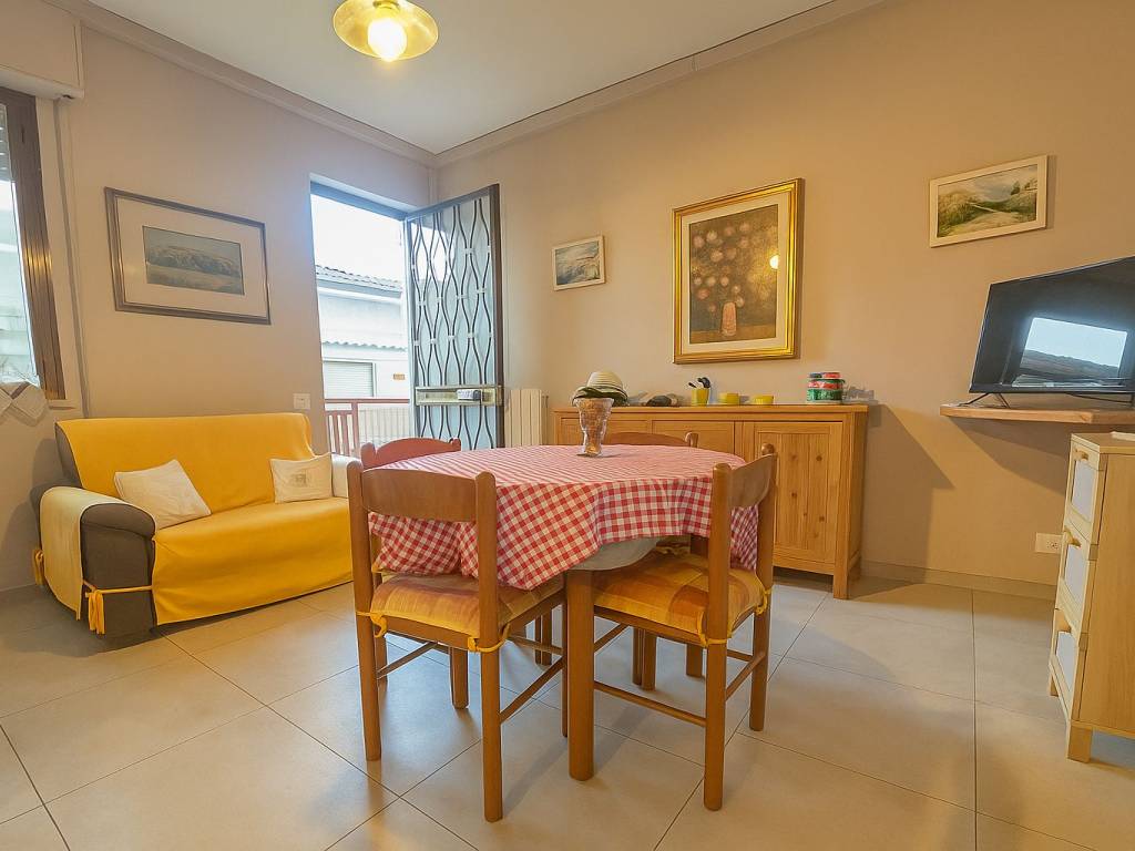 appartamento in vendita a Viareggio in zona Torre del Lago