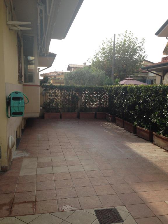 casa indipendente in vendita a Viareggio