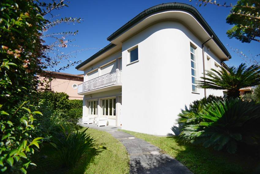 casa indipendente in vendita a Viareggio in zona Don Bosco