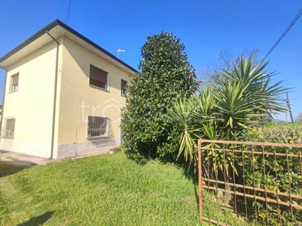 casa indipendente in vendita a Viareggio in zona Cinquini