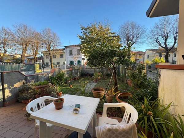 casa indipendente in vendita a Viareggio in zona Torre del Lago