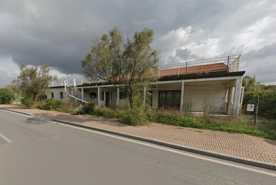 locale commerciale in vendita a Viareggio