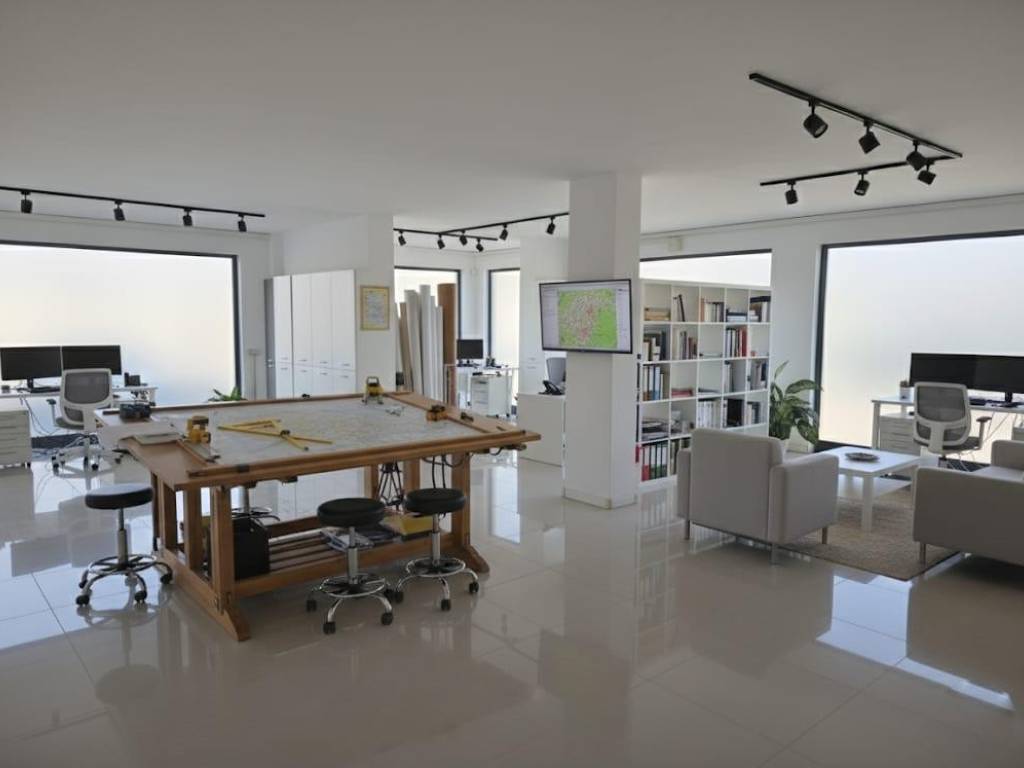 negozio in vendita a Viareggio in zona Migliarina