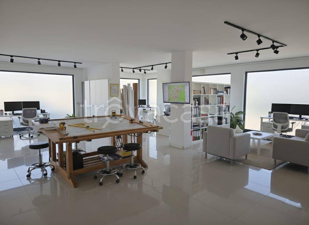 negozio in vendita a Viareggio