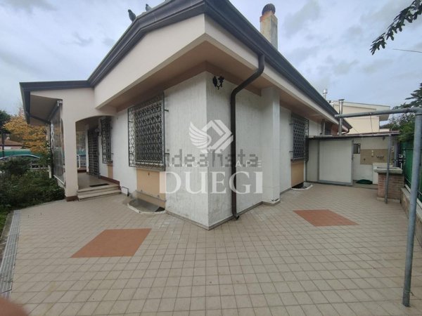 casa indipendente in vendita a Viareggio in zona Torre del Lago