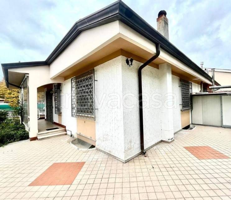 casa indipendente in vendita a Viareggio in zona Torre del Lago
