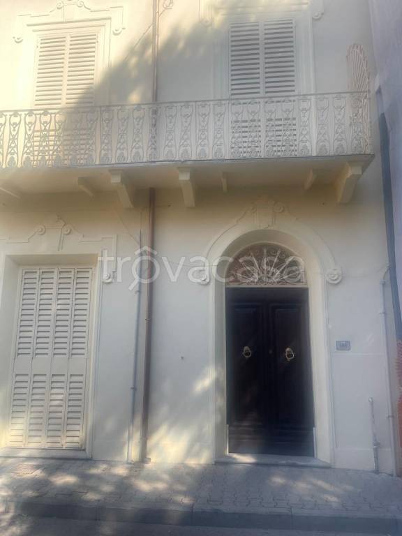 casa indipendente in vendita a Viareggio