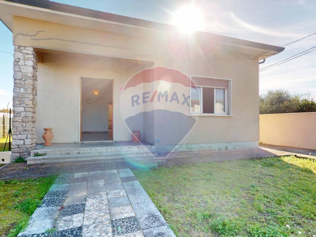 casa indipendente in vendita a Viareggio in zona Torre del Lago