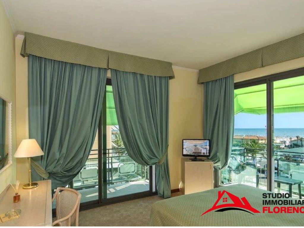 intera palazzina in vendita a Viareggio