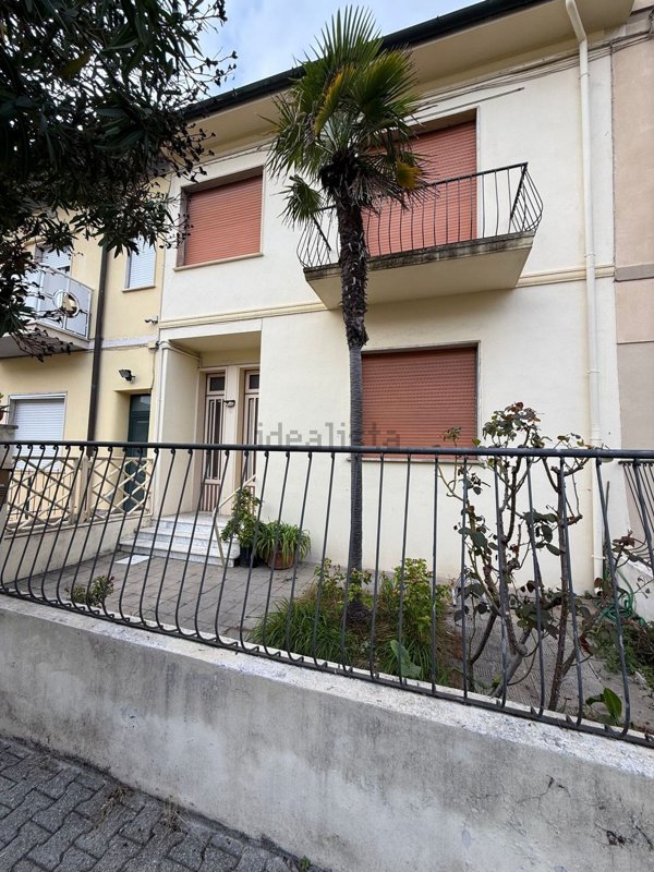 casa indipendente in vendita a Viareggio