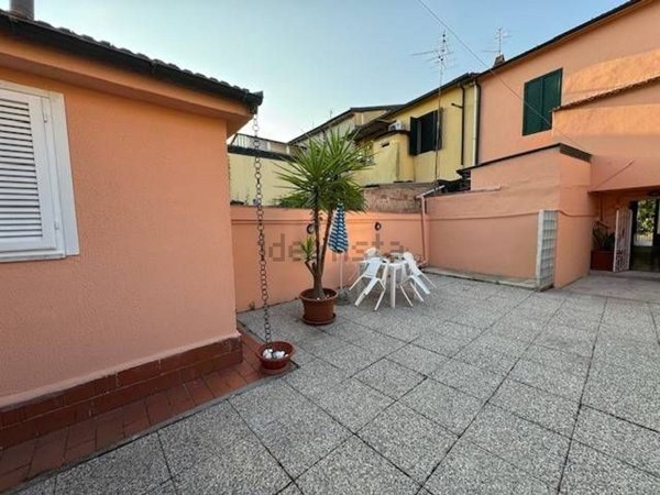 casa indipendente in vendita a Viareggio