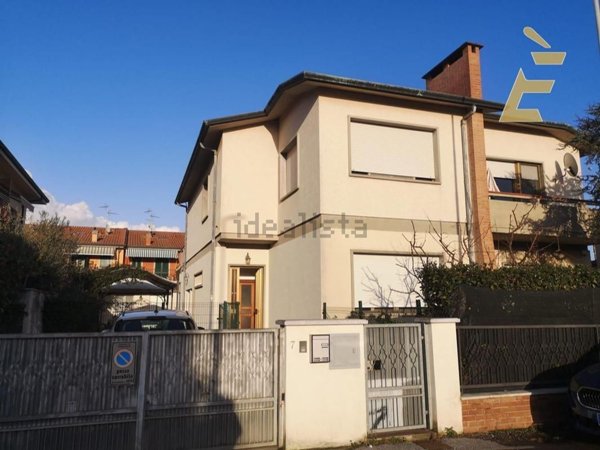 casa indipendente in vendita a Viareggio