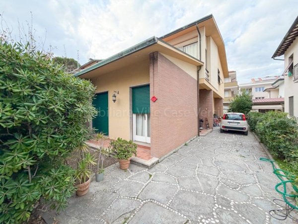 casa indipendente in vendita a Viareggio in zona Marco Polo