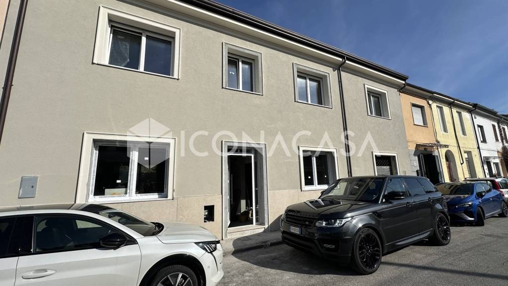 casa indipendente in vendita a Viareggio