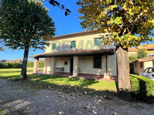 casa indipendente in vendita a Viareggio in zona Torre del Lago
