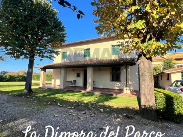 casa indipendente in vendita a Viareggio in zona Torre del Lago