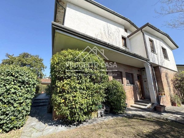 casa indipendente in vendita a Viareggio in zona Campo d'Aviazione