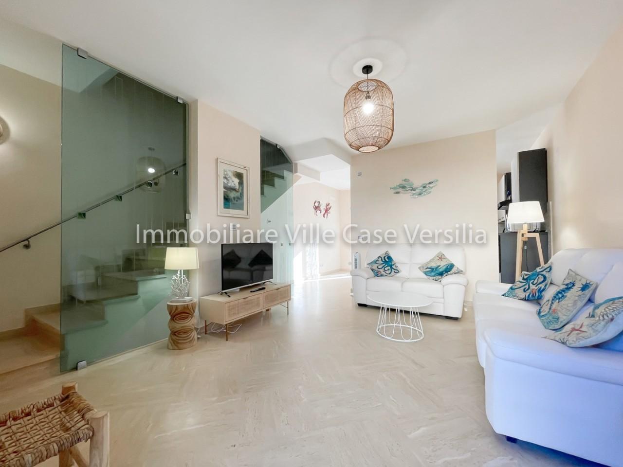 casa indipendente in vendita a Viareggio