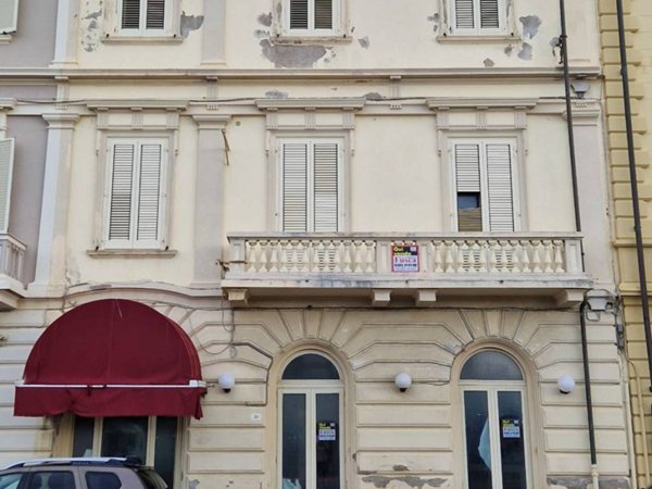 intera palazzina in vendita a Viareggio