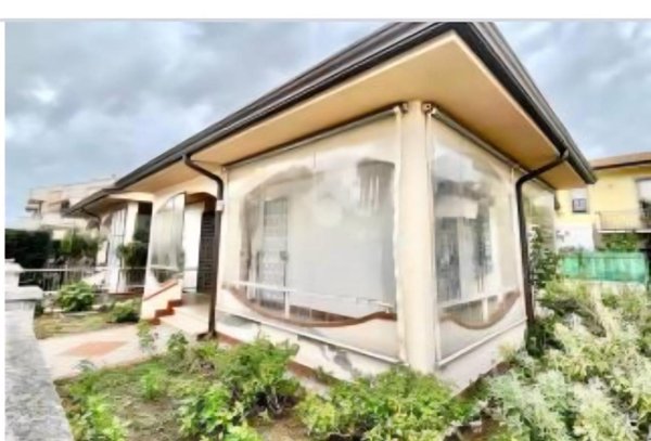 casa indipendente in vendita a Viareggio in zona Torre del Lago