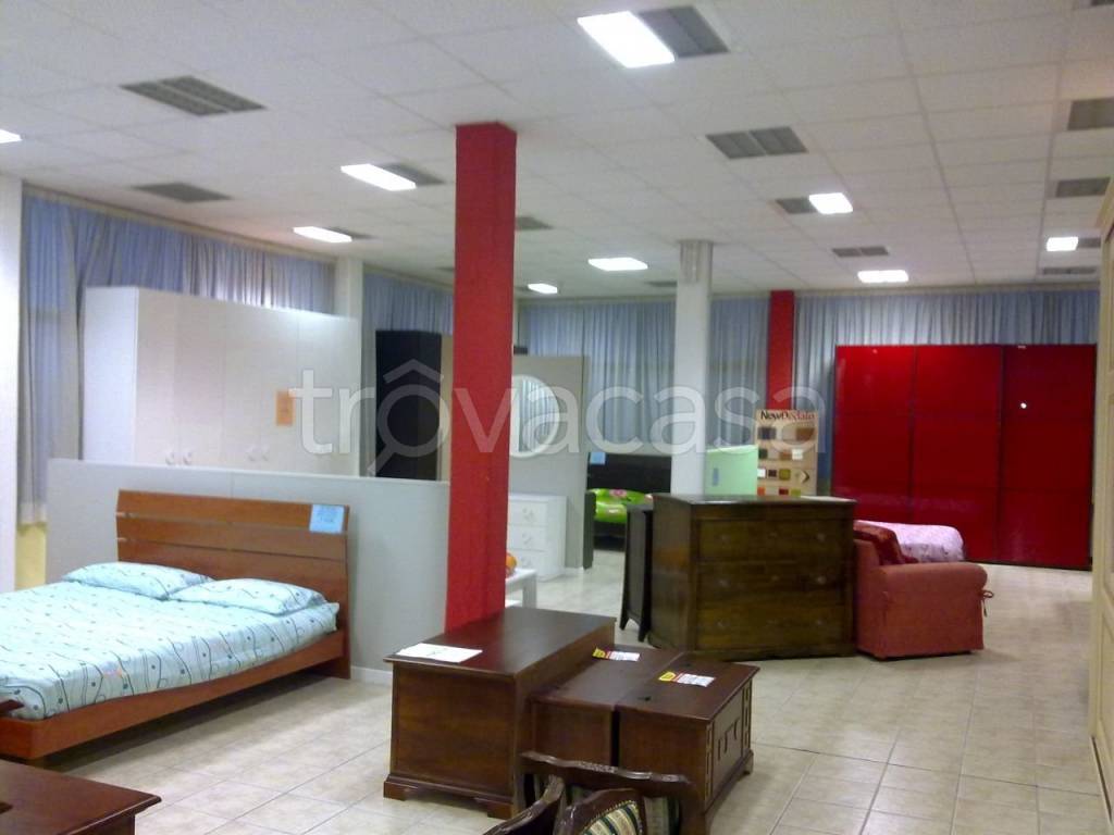 locale commerciale in vendita a Viareggio