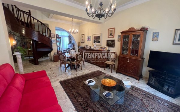 casa indipendente in vendita a Viareggio